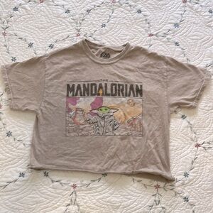 20% OFF BUNDLES! STARWARS Mandalorian Cropped Tee. Tan. M